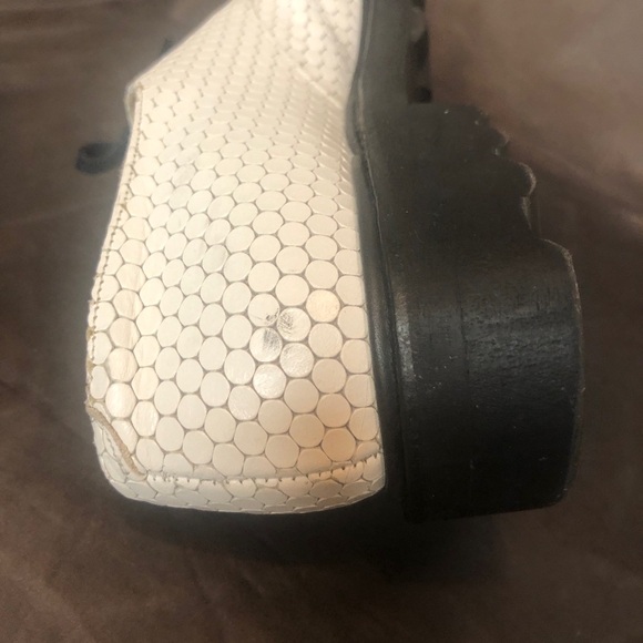 Robert Clergerie paris white oxfords lug soles 38.5 Like new - Picture 7 of 13